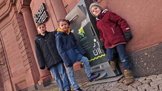 Der sprechende Mülleimer – dank der Kinderstimmem unter anderem von Lias (10 Jahre), Mats (7 Jahre) und Jonah (6 Jahre).