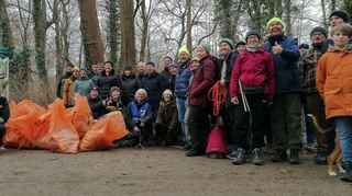 Die freiwilligen Helferinnen und Helfer freuen sich über den Erfolg ihrer Arbeit. Doch weniger Müll wäre ihnen lieber gewesen.