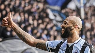 Fühlt sich von den Waldhof-Fans mittlerweile akzeptiert: Terrence Boyd vor der OST-Tribüne des Carl-Benz-Stadions.