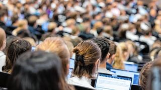 Nach der Erhöhung von Mensapreisen und der Ankündigung, auch Mieten zu steigern, fürchtet der AStA, dass Studieren immer stärker auch am Geldbeutel hängt.