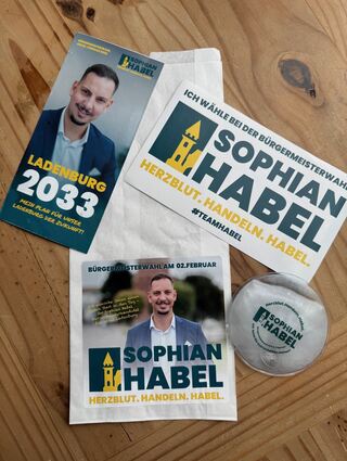 Wahlkampfmaterial von Sophian Habel in Ladenburg.