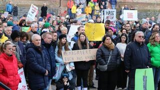 Wie hier im März 2024 auf dem Apostelplatz stellt der Viernheimer Appell immer wieder pro-demokratische Veranstaltungen auf die Beine.