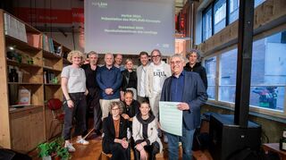 Kulturstaatssekretär Arne Braun (vorn) bei der letzten von vier Popländ-Konferenzen in Stuttgart. Im Hintergrund: Hubert Wandjo (3.v.l.) und Udo Dahmen (3.v.r.).