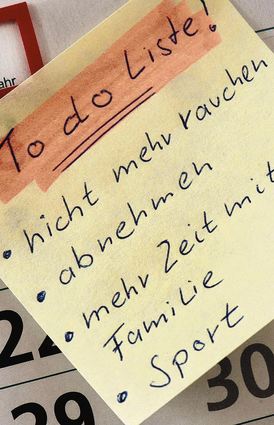 Gute Vorsätze fürs neue Jahr: Alte Gewohnheiten nachhaltig zu ändern, erfordert ausreichend Motivation und außerdem die richtige Strategie.