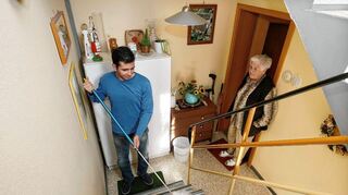 Das Modell „Wohnen für Hilfe“ bietet Studierenden die Chance auf günstiges Wohnen. Ältere Menschen können auf diese Weise länger in den eigenen vier Wänden leben.