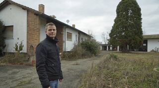 Setzt auf Menschen, die im Alter Lust auf Landleben haben: Der Lampertheimer Daniel Kern auf dem Charlottenhof, der seit dem vergangenen Jahr verlassen ist.
