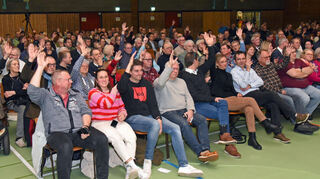 Per Handzeichen konnten sich die Besucher des Wahlforums in Ladenburg zu inhaltlichen Fragen äußern.