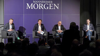 Amtsinhaber Schmutz (l.) und Herausforderer Sophian Habel (r.) stellen sich den Fragen der „MM“-Redakteure Torsten Gertkemper-Besse und Hans-Jürgen Emmerich.
