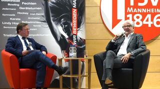 Sporttalk zwischen Bernd Kupfer (l.) und Marcel Reif beim TSV 1846 Mannheim.