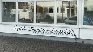 Das Wahlkreisbüro von Melis Sekmen wurde beschmiert.