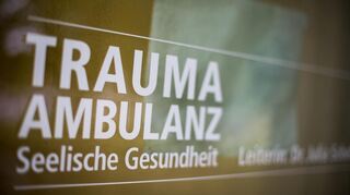 Viele Flüchtlinge kommen mit schweren seelischen Verwundungen nach Deutschland. Die Wartezeiten in Praxen sind oft lang.