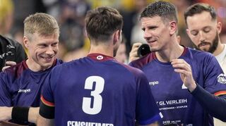 Auch Gudjon Valur Sigurdsson (li.) und Andy Schmid (re.) trugen das Trikot von Uwe Gensheimers Star-Auswahl.