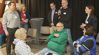 Lebhafte Diskussion: Boris Wenz (v.l.), Edith Harter, Michael Heidrich, Werner Kruck und Carolin Schleicher.