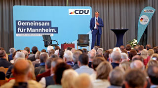 Volles Haus beim Auftritt von Friedrich Merz in der Kulturhalle Feudenheim.