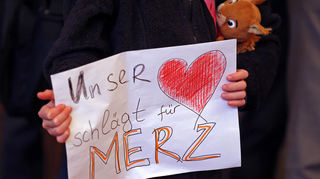 Harmonie in der Kulturhalle: Ein Herz für Friedrich Merz.