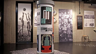 „Wie Tag und Nacht - Leben in den Goldenen Zwanzigern“ lautet der Titel einer neuen Ausstellung im Marchivum, die auch die Schattenseiten nicht auslässt.