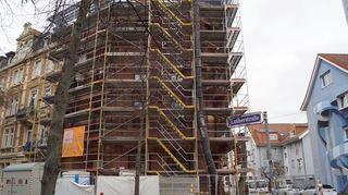In der Neckarstadt-West wird im Rahmen des Sanierungsgebiets zurzeit das von der GBG erworbene Gebäude Lutherstraße 11 mit acht Wohnungen mit Mitteln der Städtebauförderung saniert.