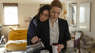 Karoline Herfurth (r.) als Sonja und Nora Tschirner als Vicky in einer Szene des Films "Wunderschöner". Der Film kommt am 13. Februar 2025 in die deutschen Kinos.