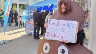 Lediglich mit Plakaten hat Patrick Christmann sich politisch positioniert. Dafür bekam er einen Platzverweis von der Stadtverwaltung.