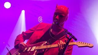 Unbestrittener Höhepunkt am ersten Tag des Maifeld Derbys 2021 war das Headliner-Set von Drangsal - damals noch mit Teufelsmaske.