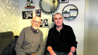 Sie gestalten die traditionelle Mathaisemarkt-Kunstausstellung in Schriesheim: Hans Assmus (l.) und Michael Kunze.