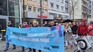 Klares Bekenntnis gegen Rechts bei der Demonstration "Wähl Liebe" am Samstag in Mannheim.