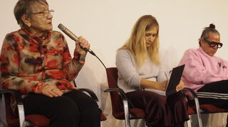 Anna Strishkowa beantwortet die Fragen der Schüler. Von ihrem Schicksal erzählt Luigi Toscano (r.) in seiner Dokumentation.