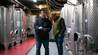 Jörn Walkling (links) und Jörg Clauer (rechts) aus Heidelberg planen, einen gemeinsamen alkoholfreien Wein auf den Markt zu bringen.