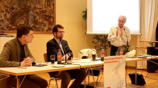 Björn Peters, Vorsitzender des Deutschen Arbeitgeberverbands, Andreas Paul, Geschäftsführer des Vereins Haus und Grund, und Andreas Kostarellos diskutieren über das Gas-Aus der MVV.