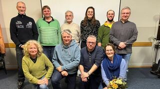 Der Vorstand des neuen Vereins "Gemeinsam für Demokratie e. V." mit der Vorsitzenden Katrin Coch (1. Reihe rechts).