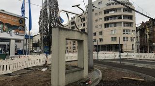 Das Karl-Drais-Denkmal an seinem neuen Standort zwischen Relaisstraße und Rheinauer Ring.