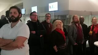 Betretene Gesichter bei der SPD und deren Kandidat Christian Schreider (2.v.l.).