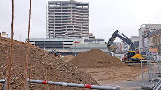 Wird in den kommenden Wochen ganz verschwinden: Das Rathaus-Center in Ludwigshafen steht kurz vor dem mineralischen Rückbau.