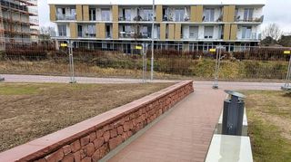 Zwischen Grünem Boulevard (im Vordergrund) und Bestandsgebäuden an der Alten Leimengrube (im Hintergrund) baut Strenger bald das Mietshaus mit der DRK-Tagespflege im Erdgeschoss.