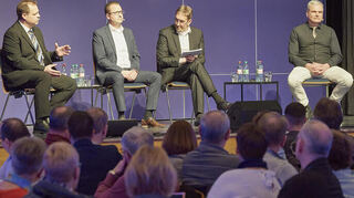 Im Austausch: Boris Wenz (v.l.), Michael Heidrich und Werner Kruck (r.) stellen sich den Fragen von Moderator Bernhard Zinke.