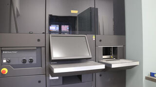 Der neue Kommissionierapparat der Löwen-Apotheke in Hirschberg-Leuterhausen steht bereits.