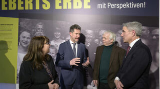 Tom Ebert Was lernen wir aus dem Schicksal der Weimarer Demokratie?