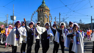 „Die Spargelstecher" im DJK Sportverband Mannheim verbreiten beim Fasnachtsumzug durch die Quadratestadt beste Stimmung.