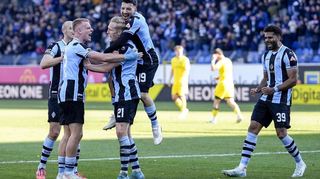 Die Mannschaft funktioniert: Henning Matriciani, Janne Sietan, Torschütze Julian Rieckmann, Arianit Ferati und Andre Becker feiern das 2:0 gegen Aachen.