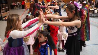Beim Kindermaskenball des Carneval Clubs Rot-Weiß geht es in Lampertheim hoch her.