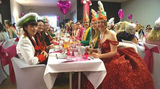 Gute Stimmung beim Prinzessinnenfrühstück: Natürlich ist auch Stadtprinzessin Sarah I. (r.) bestens gelaunt.