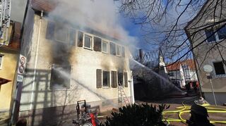 Die Feuerwehr ist im Einsatz.
