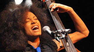 Esperanza Spalding beim Festival Enjoy Jazz im Oktober 2010 in der Alten Feuerwache.