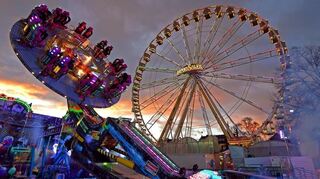 Mr. Gravity und das Riesenrad zählen 2025 zu den Hauptattraktionen des Mathaisemarktes in Schriesheim.