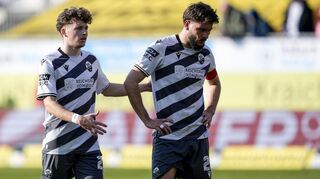Comebacker Lucas Wolf (l.) und Aushilfskapitän Marco Schikora sind bedient: Gegen die SpVgg Unterhaching klappt es für den SV Sandhausen erneut nicht mit dem Befreiungsschlag.