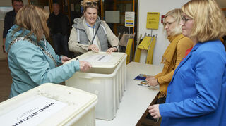 Hochspannung am Sonntagabend: Die Wahllokale sind geschlossen, die Stimmen kommen im Rathaus an.