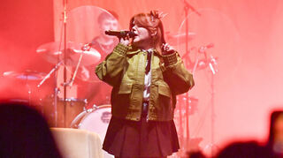 Die Sängerin Loi bei ihrem Konzert im Capitol.