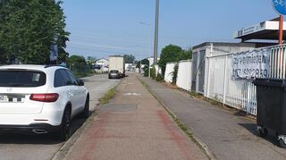 Der aktuelle Radweg im Gewerbegebiet auf der Strecke zwischen Weinheim und Viernheim.