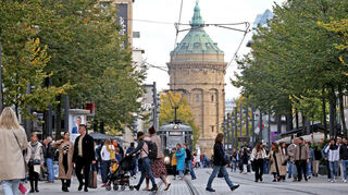 Die Planken beim letzten verkaufsoffenen Sonntag am 6. Oktober 2024. Da fuhr auch eine historische Straßenbahn.