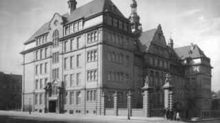 Die Pestalozzischule im Jahr 1911 - mehr als 40 Leserinnen und Leser erkannten sie.